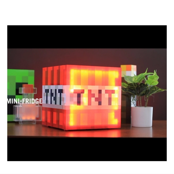 MINECRAFT MINI REFRIGERATOR - Picture 1 of 5